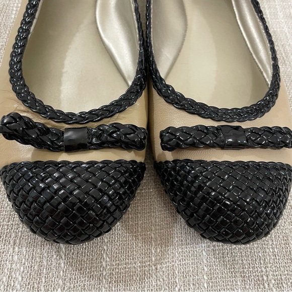 Tahari Leather TA Voyage Tan and Black Two-Toned Ballet Flat Shoes Size 7M - Picture 2 of 7